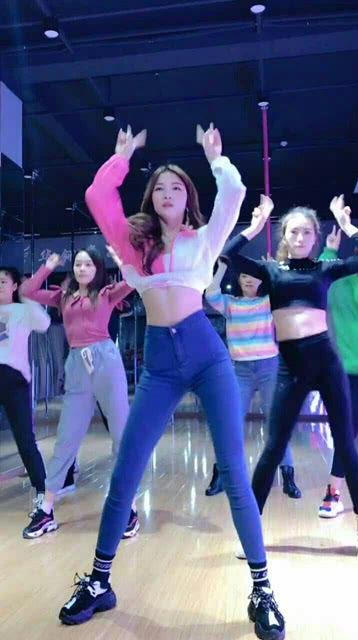 简单动作网红版舞蹈教程,简单动作轻松学，跟着节奏舞动青春